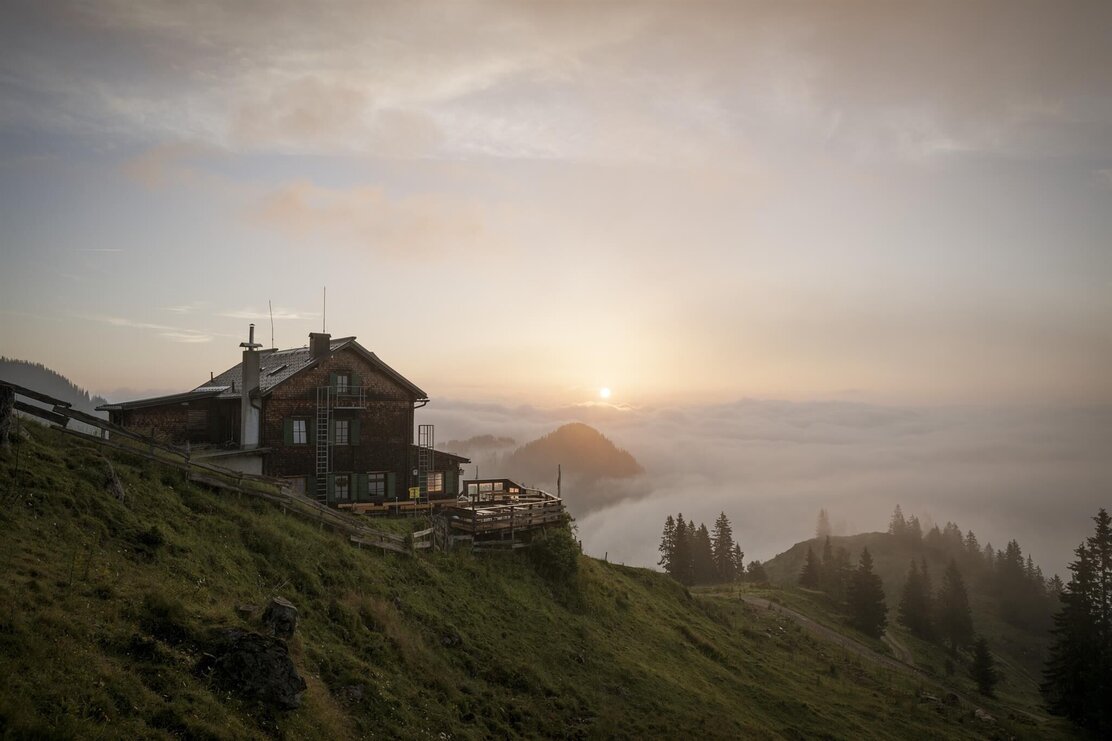 Bayreuther Hütte Morgensonne | © Jens Schwarz