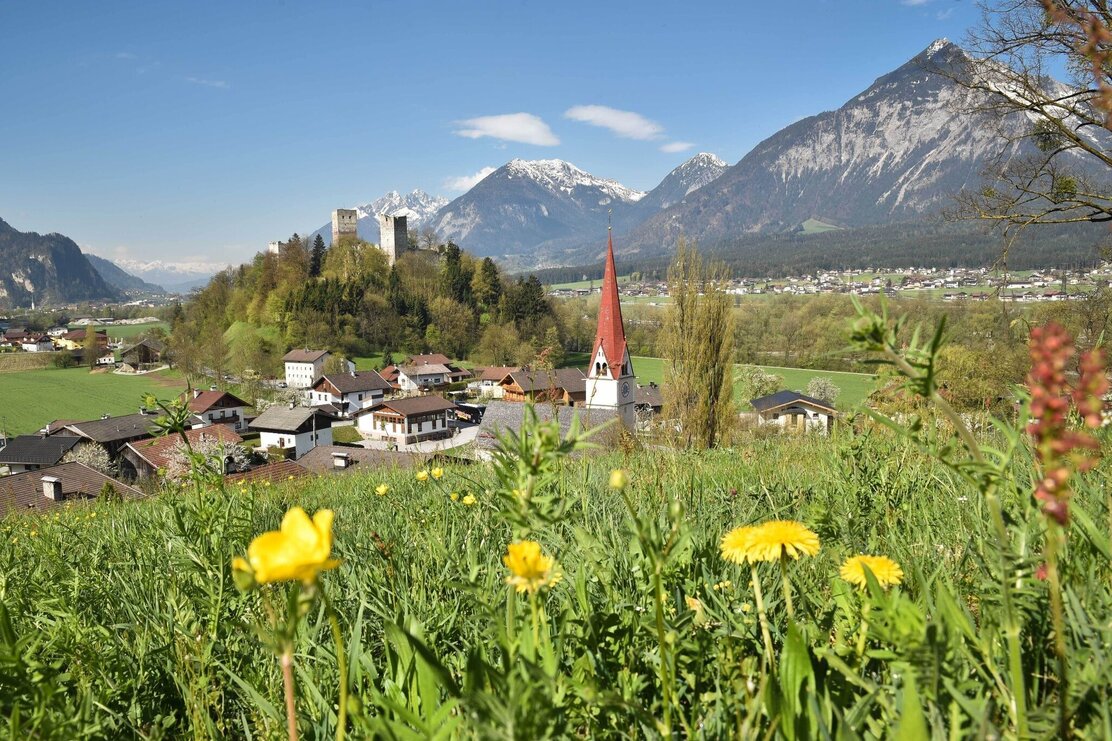 St. Gertraudi - Kirche und Schloss Kropfsberg