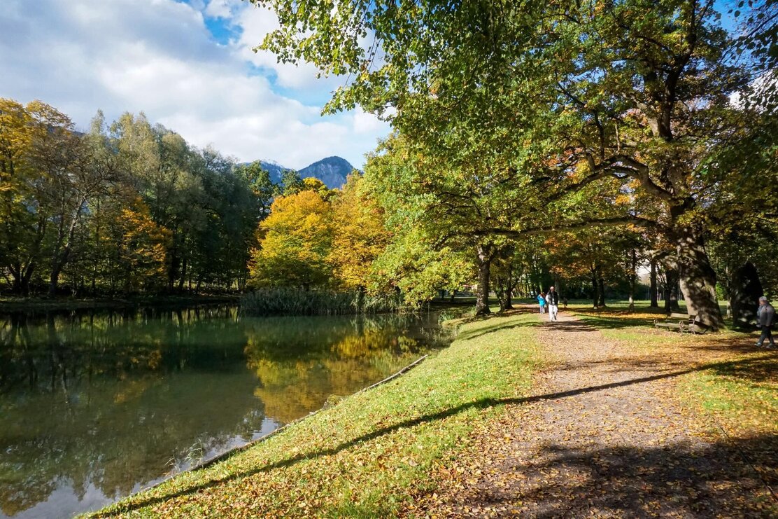 Schlosspark Matzen Spazierweg