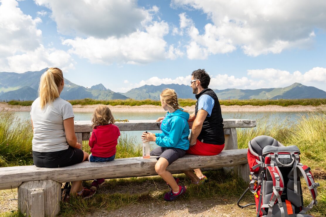 Rastbank am Speichersee Familienwanderung Schatzberg | © shootandstyle