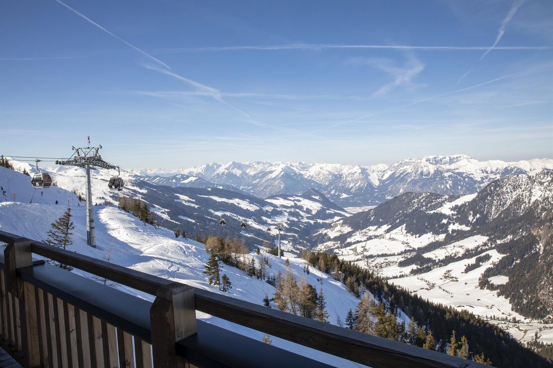 Terrasse der Skihütte Wurmegg am Schatzberg | © Matthias Sedlak