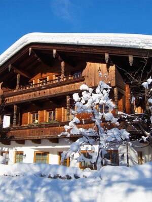 Connys Landhaus_Alpbachtal_Außen Winter | © Konrad Margreiter