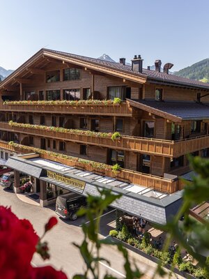 Alpbacherhof Außenansicht Sommer K40